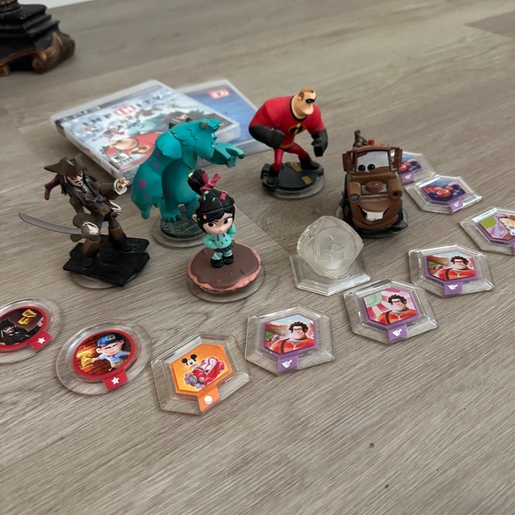 Disney Infinity Original & 2.0 for PS3, 5 Figures, 9 Power Chips, Pixar Cube - Picture 3 of 3